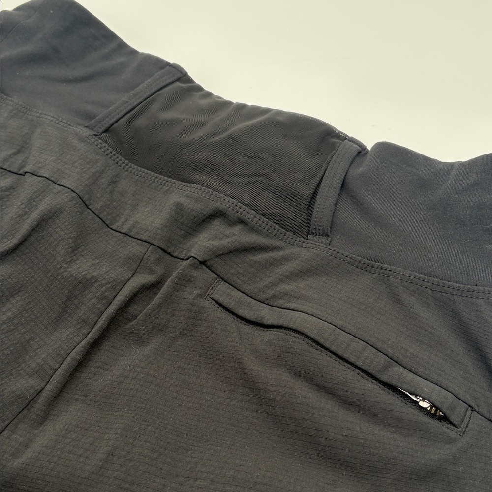 Athleta Trekkie North Shorts Womens 6 Black Hiking Travel Utility Lightweight - Picture 10 of 16